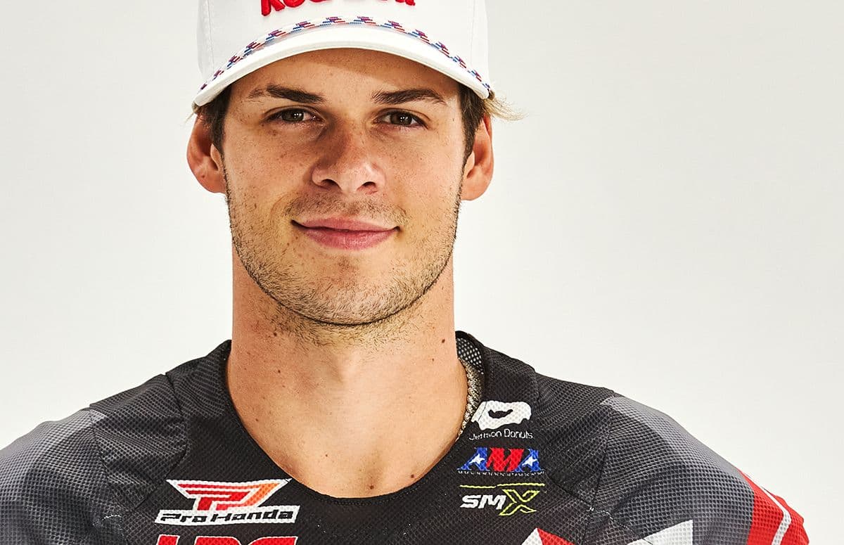 Jett Wins Race One - Paris image