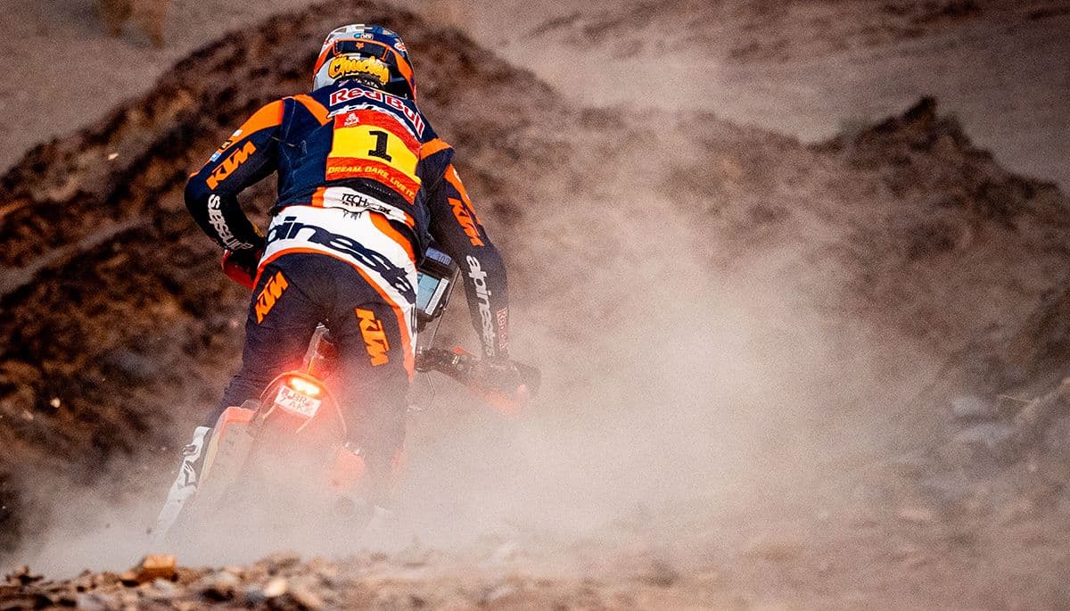 Sanders Fighting Hard - Dakar image