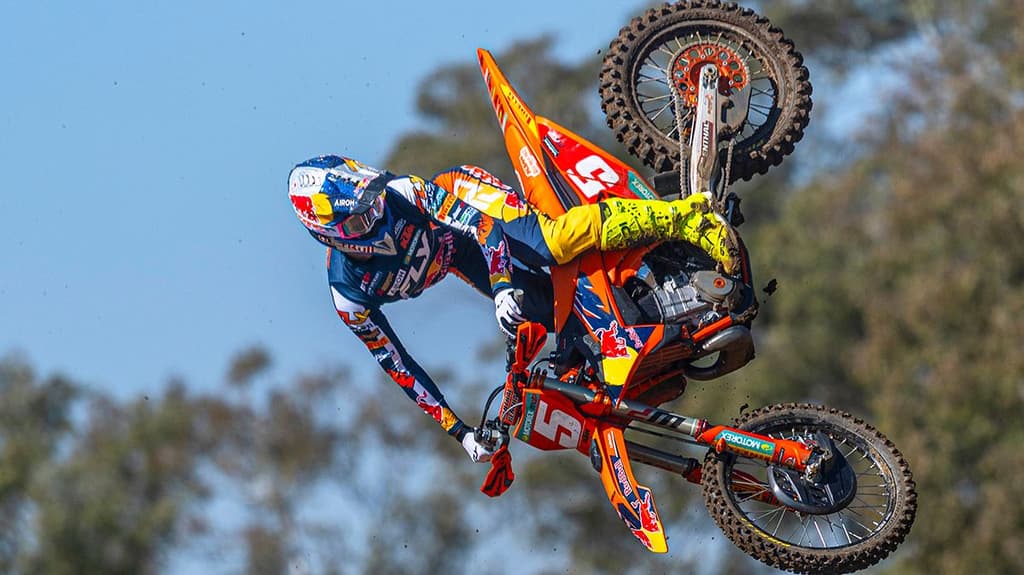 Coenen Too Strong - Moto One image