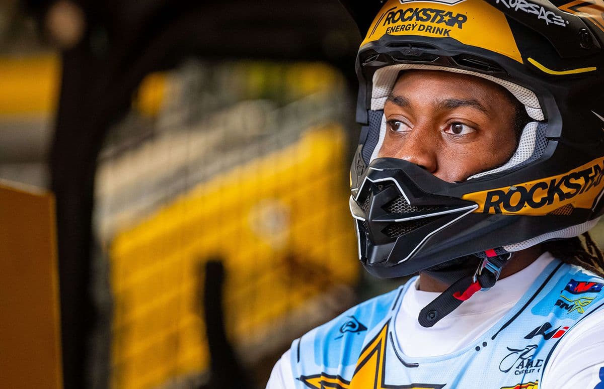 Stewart Wins Race 2 - Paris