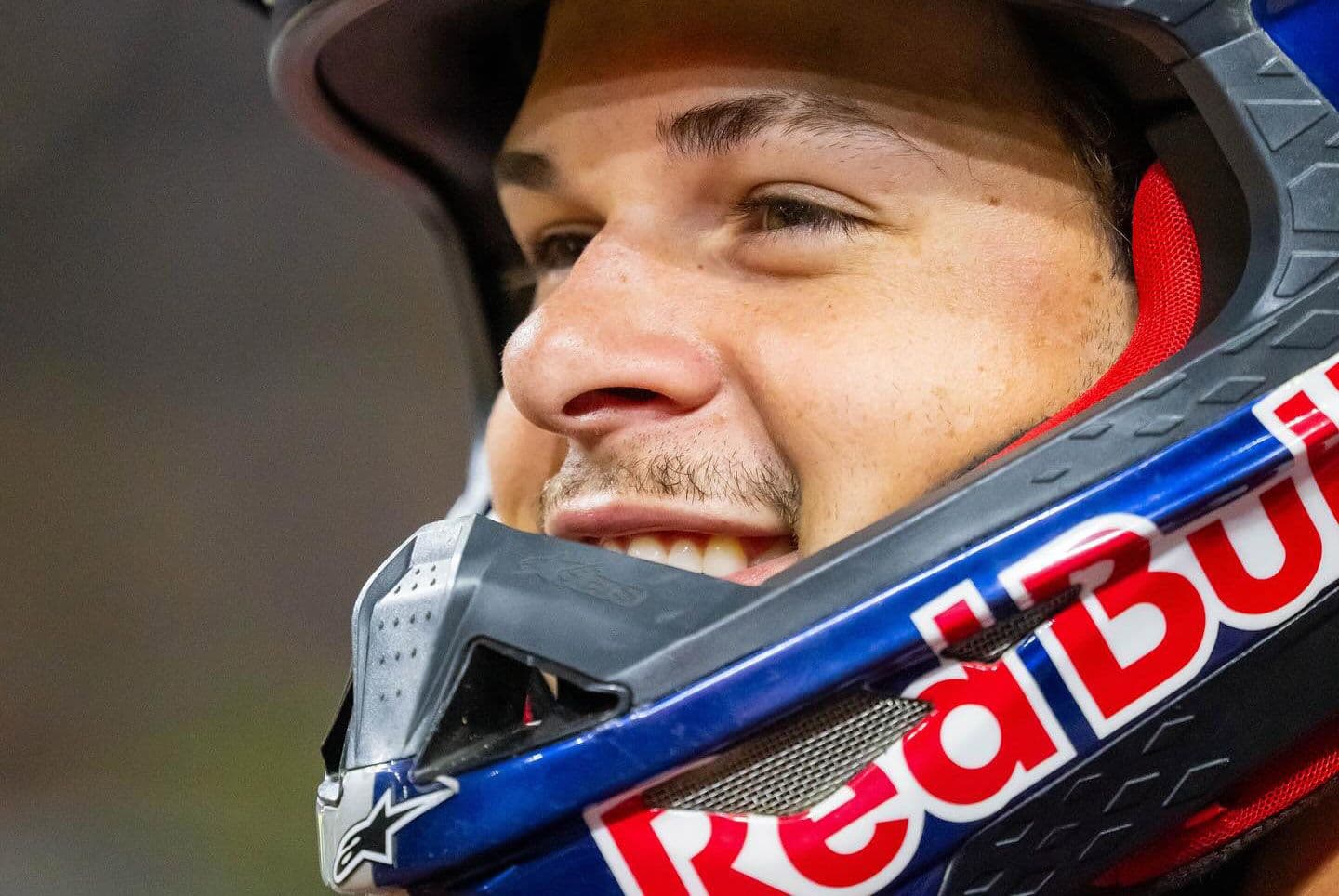 Jett Goes 1-1 at Home