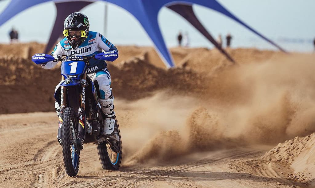 Kellett Wins Day One image