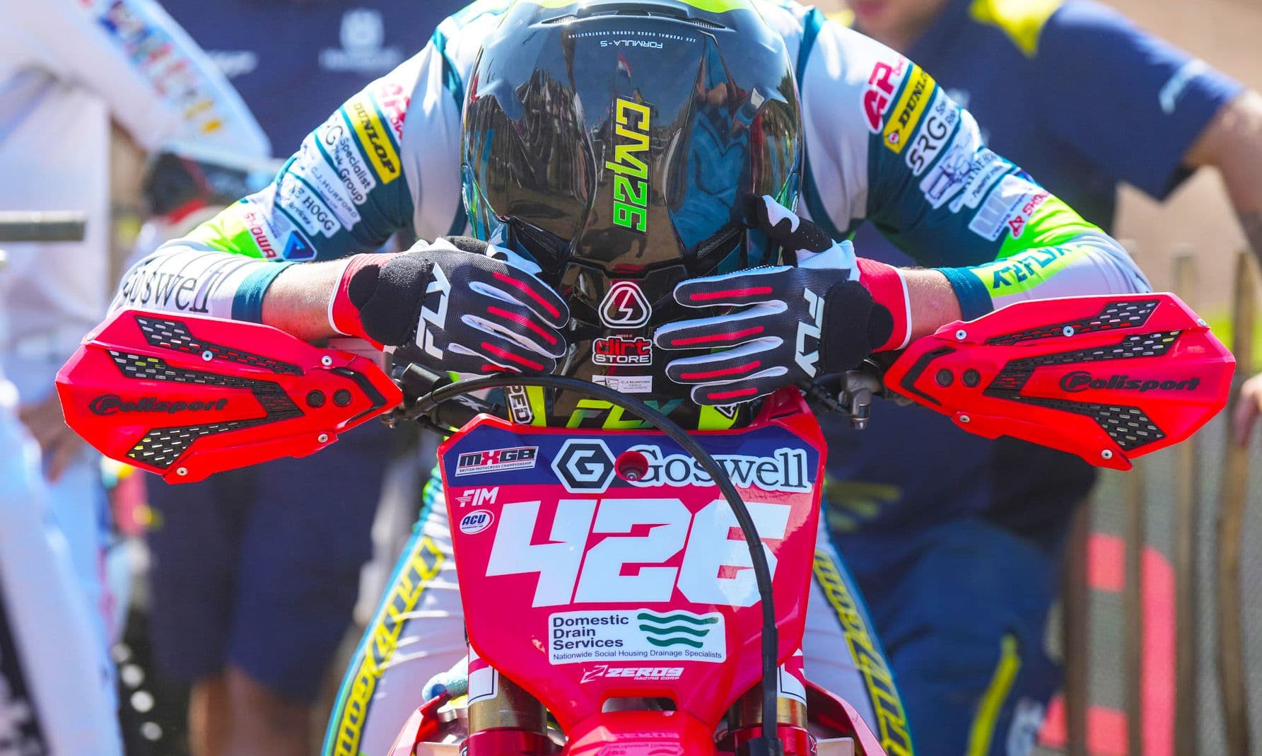 Mewse and Searle Win