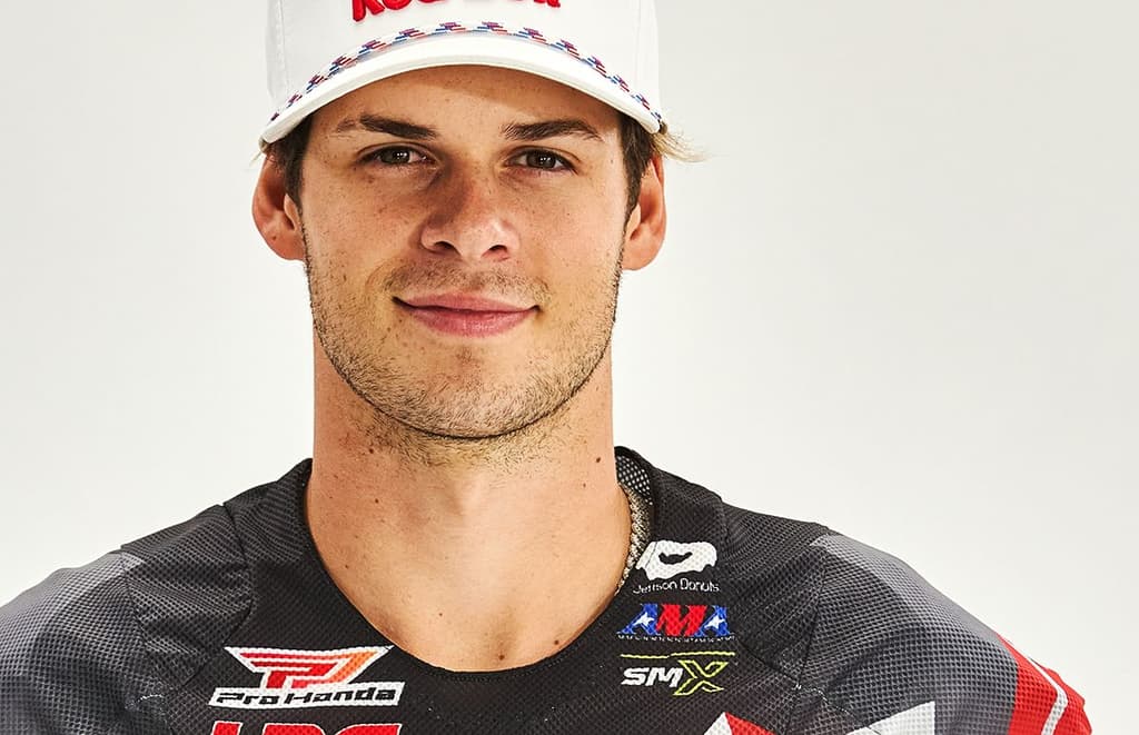 Jett Wins Race One - Paris image